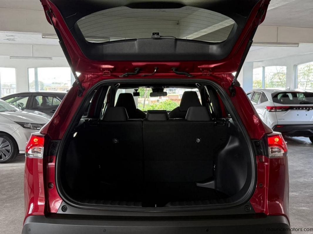 2022 Toyota Corolla Cross S Hybrid pictures