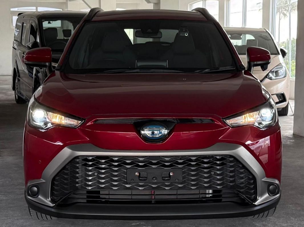 2022 Toyota Corolla Cross S Hybrid pictures