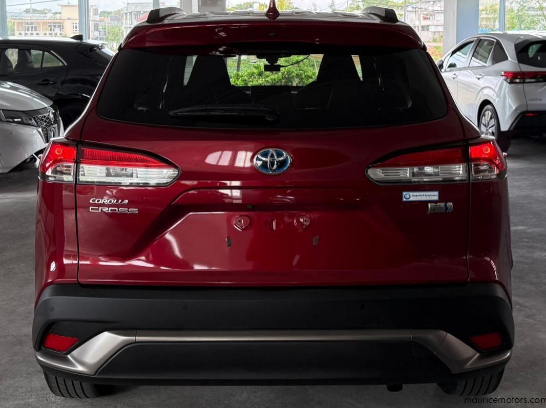 2022 Toyota Corolla Cross S Hybrid pictures