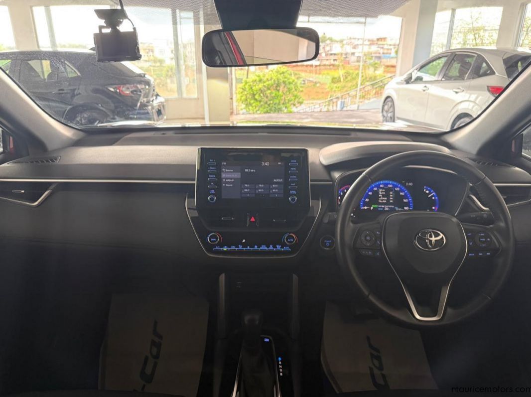 2022 Toyota Corolla Cross S Hybrid pictures