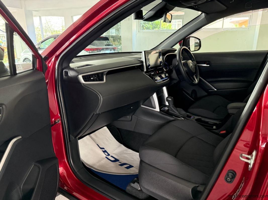 2022 Toyota Corolla Cross S Hybrid pictures