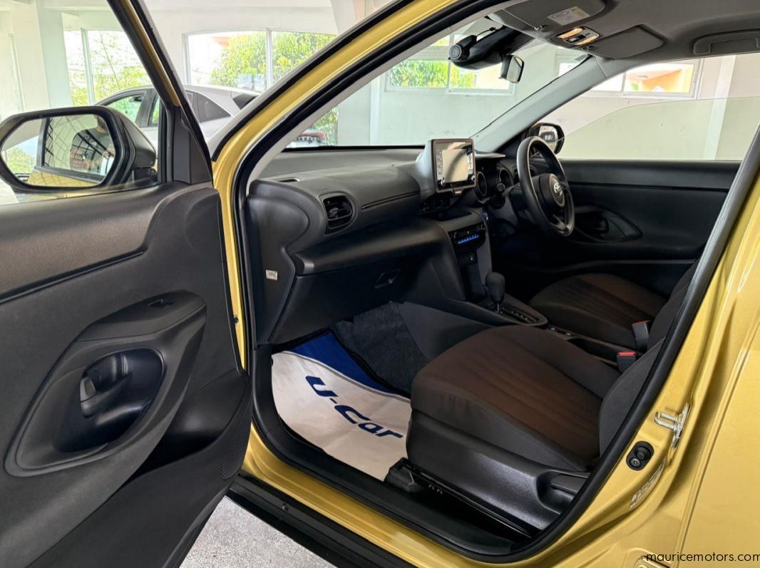 2022 Toyota Yaris Cross X Hybrid  pictures