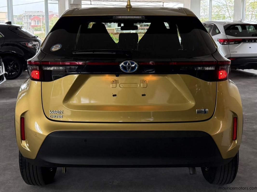 2022 Toyota Yaris Cross X Hybrid  pictures