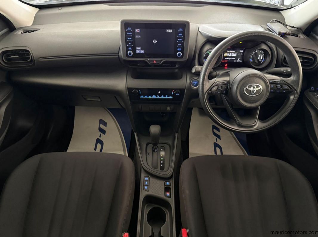 2022 Toyota Yaris Cross X Hybrid  pictures