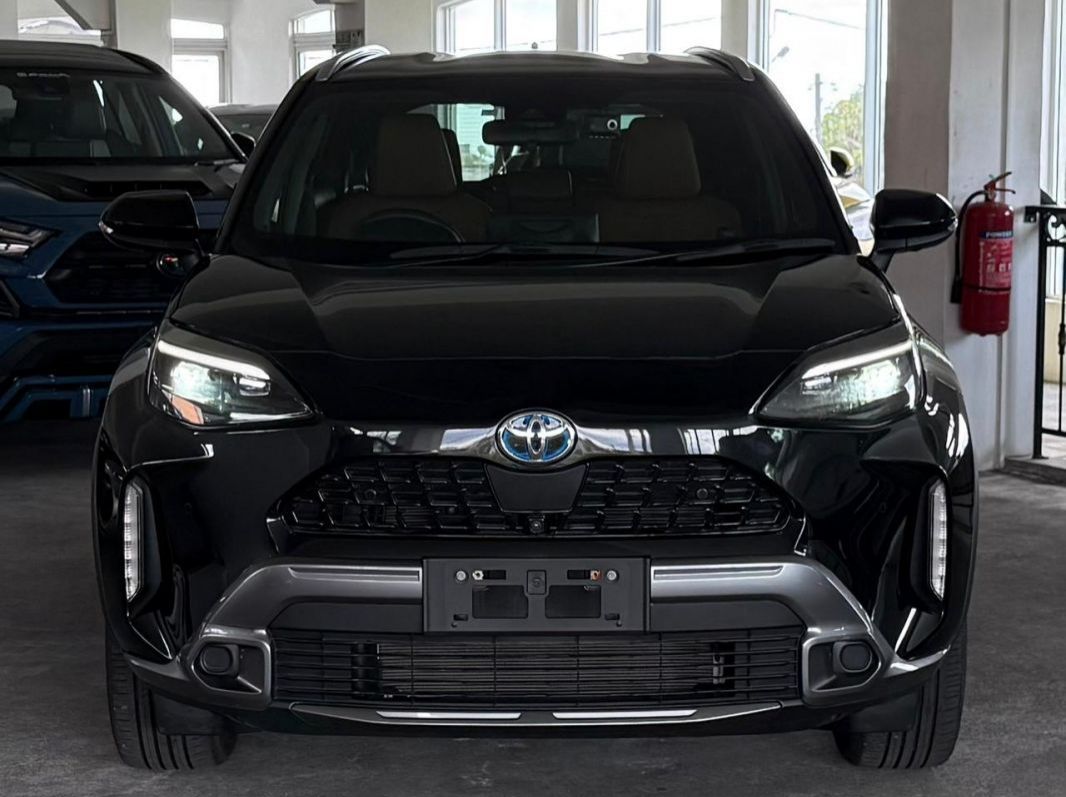 2023 Toyota Yaris Cross Z Adventure Hybrid pictures