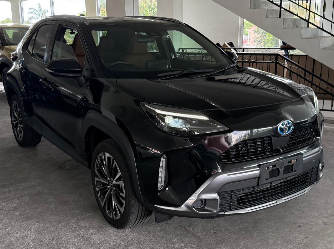 2023 Toyota Yaris Cross Z Adventure Hybrid pictures