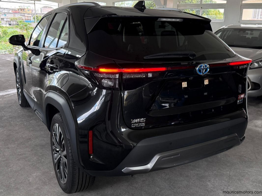 2023 Toyota Yaris Cross Z Adventure Hybrid pictures