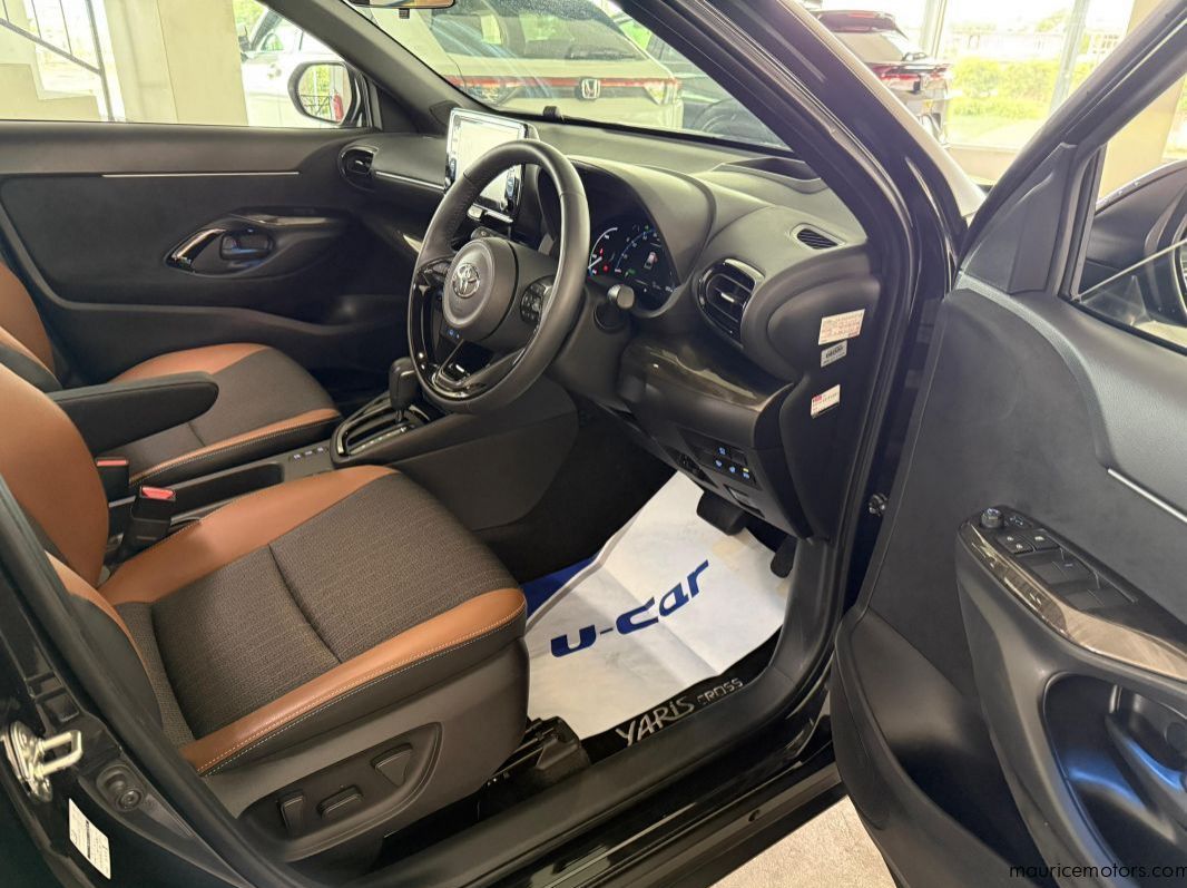 2023 Toyota Yaris Cross Z Adventure Hybrid pictures