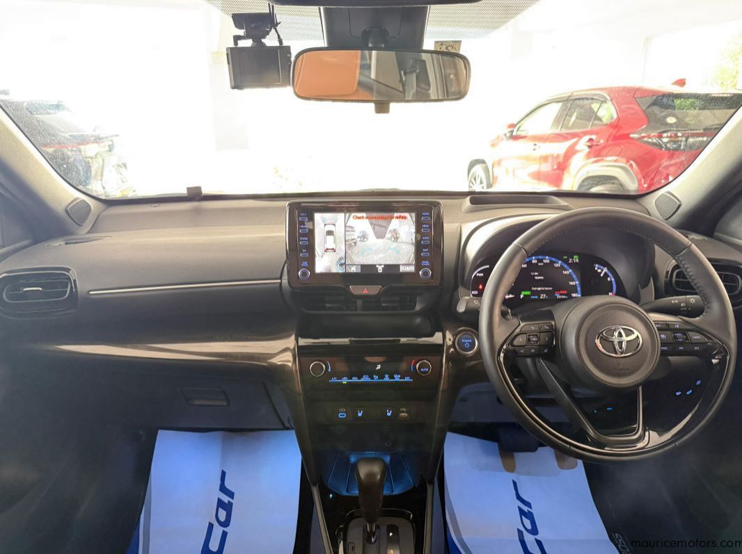 2023 Toyota Yaris Cross Z Adventure Hybrid pictures