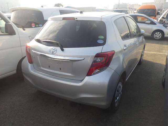 2015 Toyota Vitz 990 CC pictures