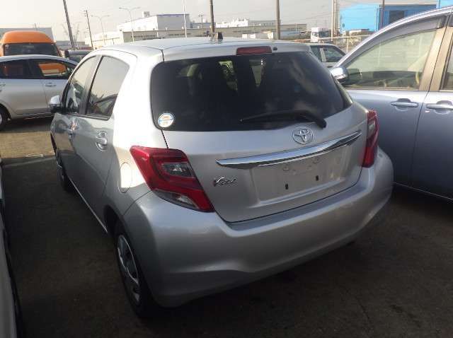 2015 Toyota Vitz 990 CC pictures