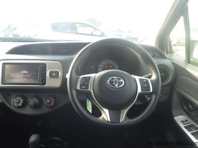 2015 Toyota Vitz 990 CC pictures