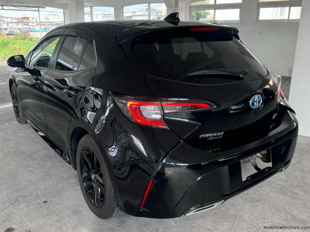 2021 Toyota Corolla Sport GS Hybrid pictures