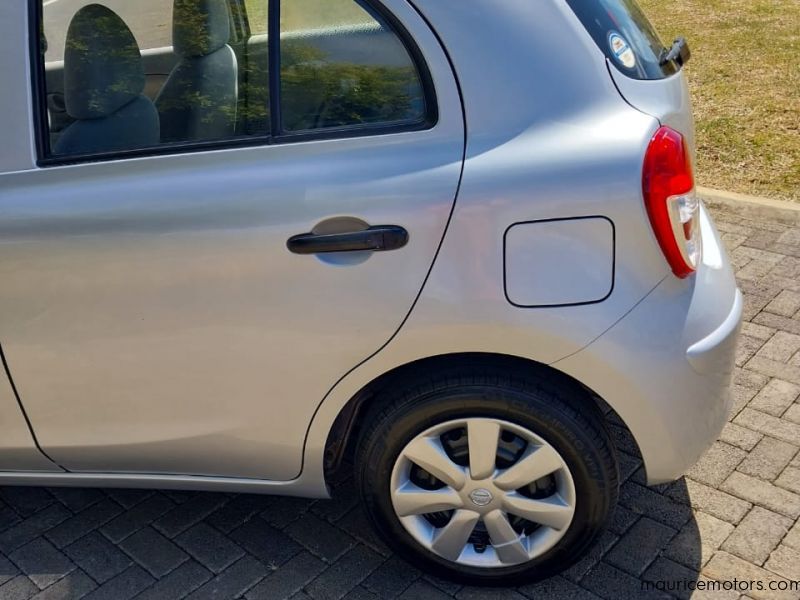 2011 Nissan Micra photo