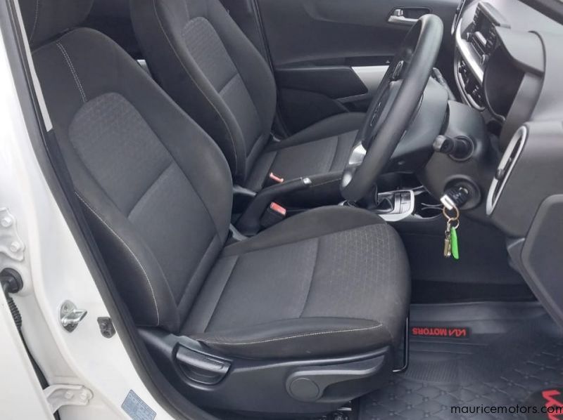 2018 Kia Picanto pictures