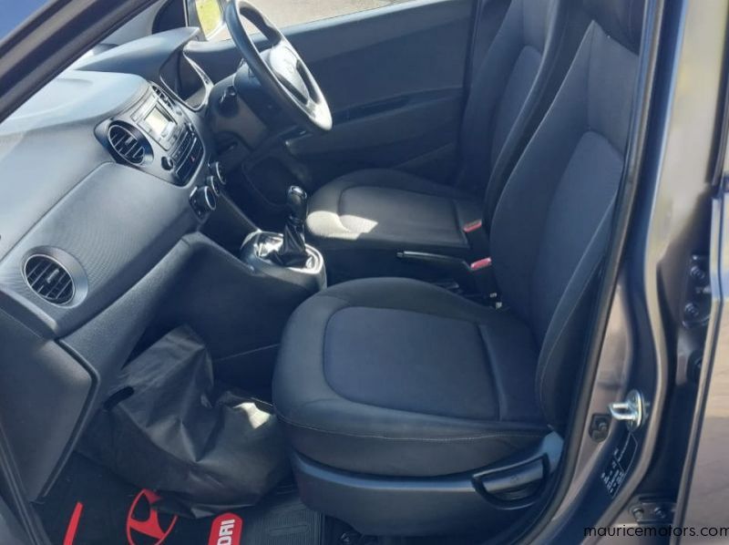 2017 Hyundai Grand i10 pictures