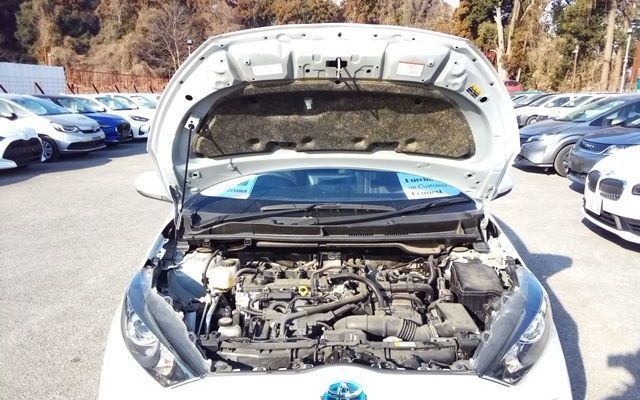 2023 Toyota Yaris HYBRID X photo