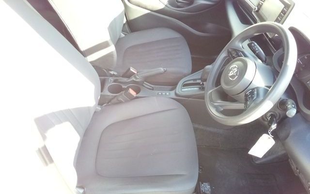 2023 Toyota Yaris HYBRID X photo
