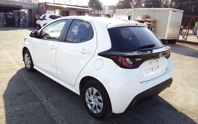 2023 Toyota Yaris HYBRID X photo
