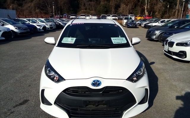 2023 Toyota Yaris HYBRID X photo