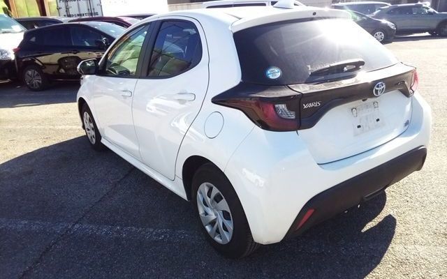 2023 Toyota Yaris X photo
