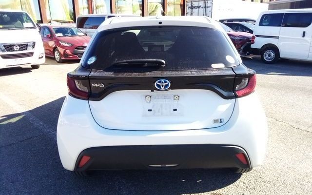 2023 Toyota Yaris X photo