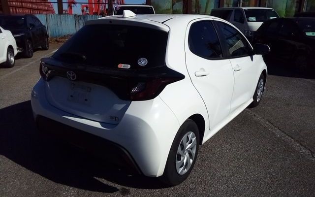2023 Toyota Yaris X photo