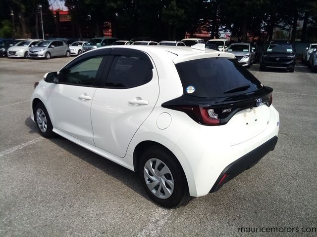 2022 Toyota Yaris HYBRID X photo