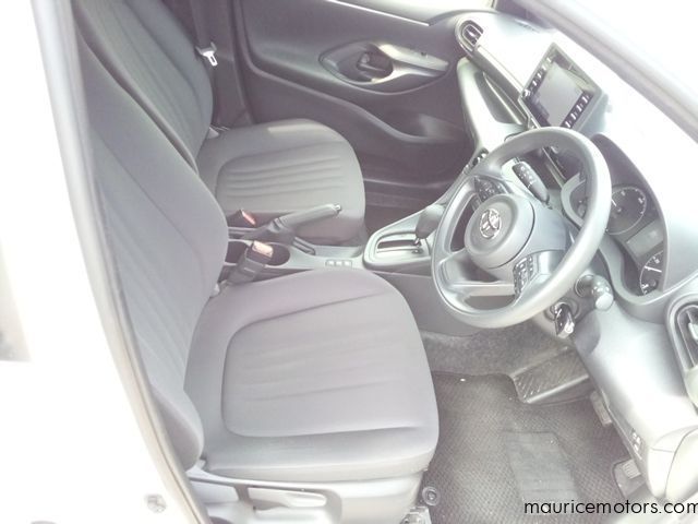 2022 Toyota Yaris HYBRID X photo