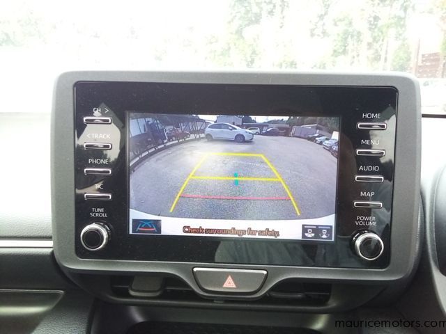 2022 Toyota Yaris HYBRID X photo