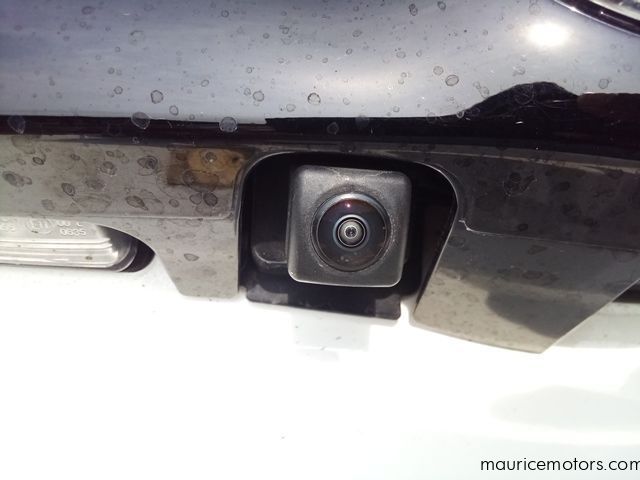 2022 Toyota Yaris HYBRID X photo