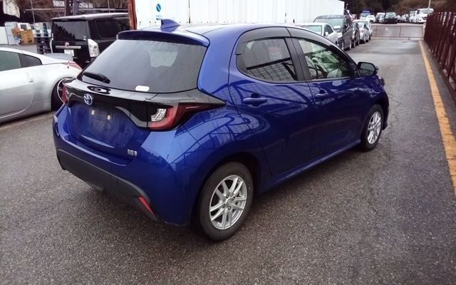 2023 Toyota Yaris X photo