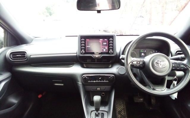 2023 Toyota Yaris X photo