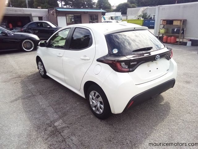 2022 Toyota Yaris HYBRID X photo