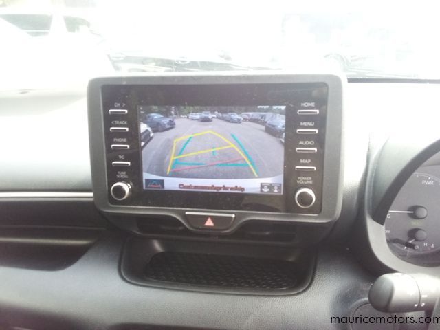 2022 Toyota Yaris HYBRID X photo