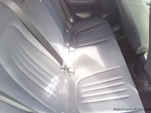 2022 Toyota Yaris HYBRID X photo