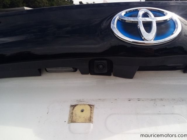 2022 Toyota Yaris HYBRID X photo