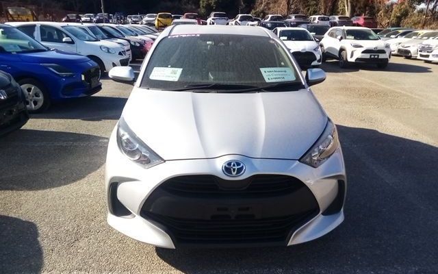 2022 Toyota Yaris HYBRID X photo
