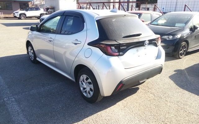 2022 Toyota Yaris HYBRID X photo