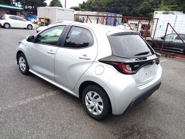 2022 Toyota Yaris HYBRID X photo