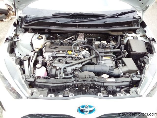 2022 Toyota Yaris HYBRID X photo