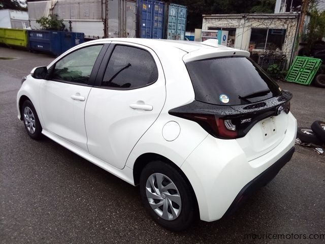 2022 Toyota Yaris HYBRID X photo