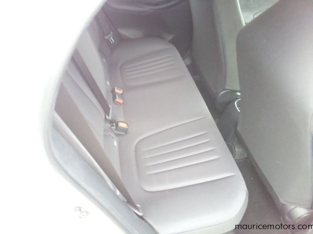 2022 Toyota Yaris HYBRID X photo