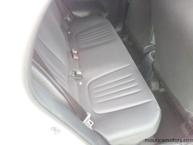 2022 Toyota Yaris HYBRID X photo