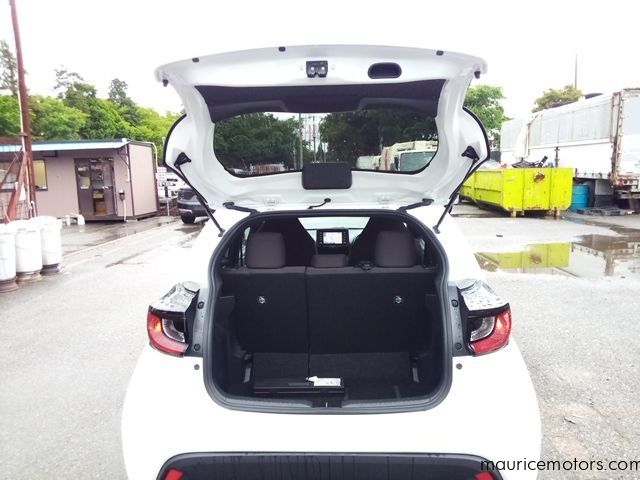 2022 Toyota Yaris HYBRID X photo