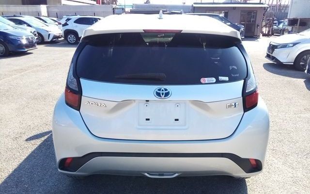 2022 Toyota Aqua X photo