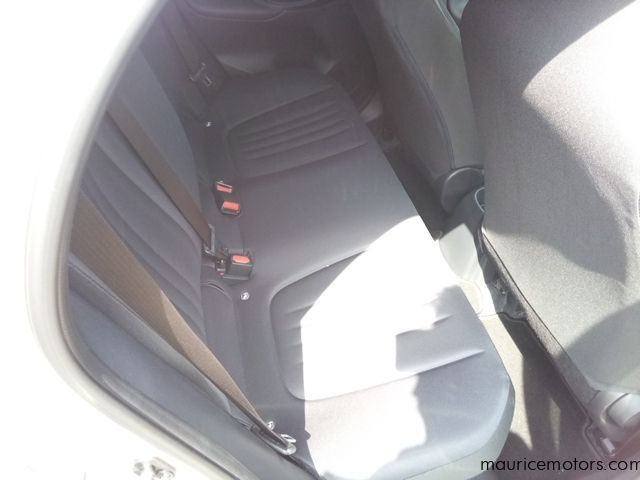 2022 Toyota Yaris HYBRID X photo