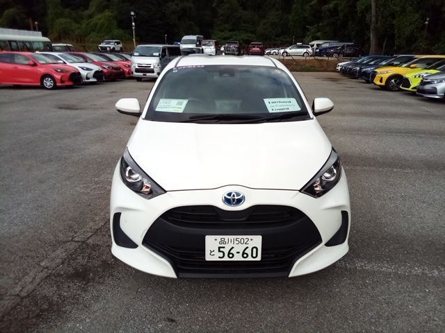 2022 Toyota Yaris HYBRID X photo