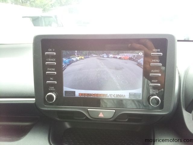 2022 Toyota Yaris HYBRID X photo