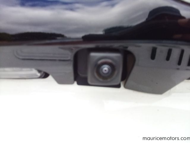 2022 Toyota Yaris HYBRID X photo